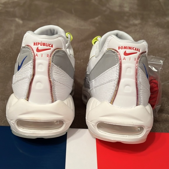 New mens size 10.5 Nike Air Max 95 PRM Dominican Republic RARE FIND - Picture 3 of 8
